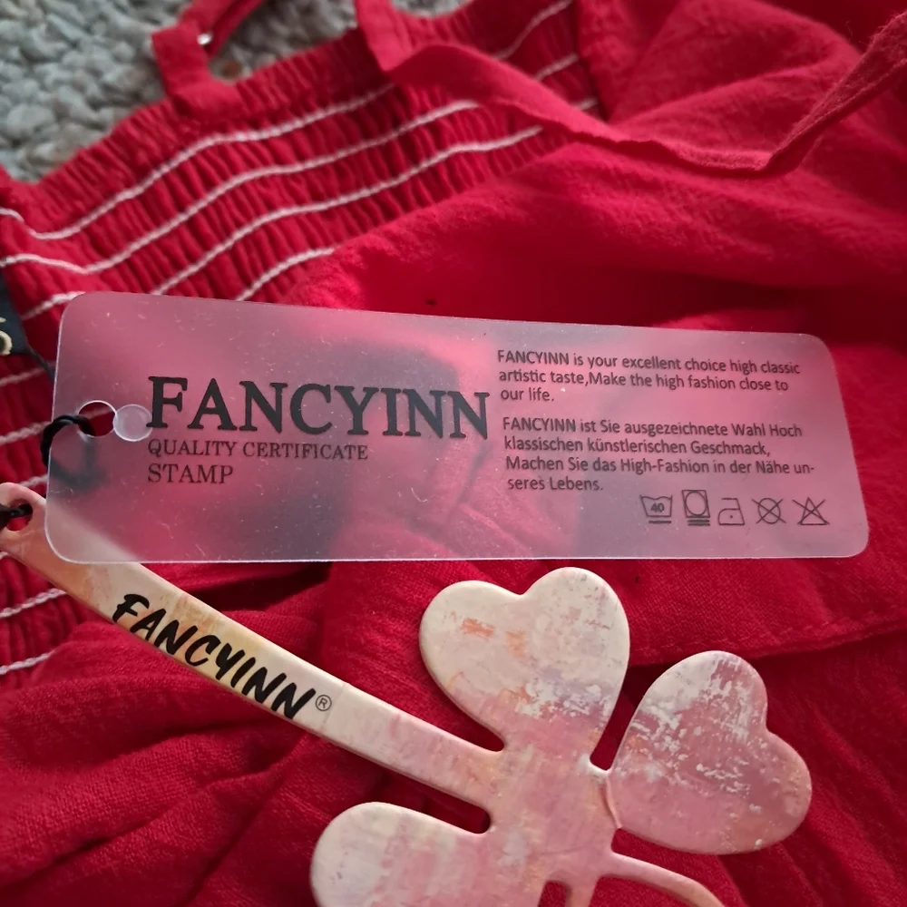 Adjustable spaghetti strap red dress - Picture 8 of 9